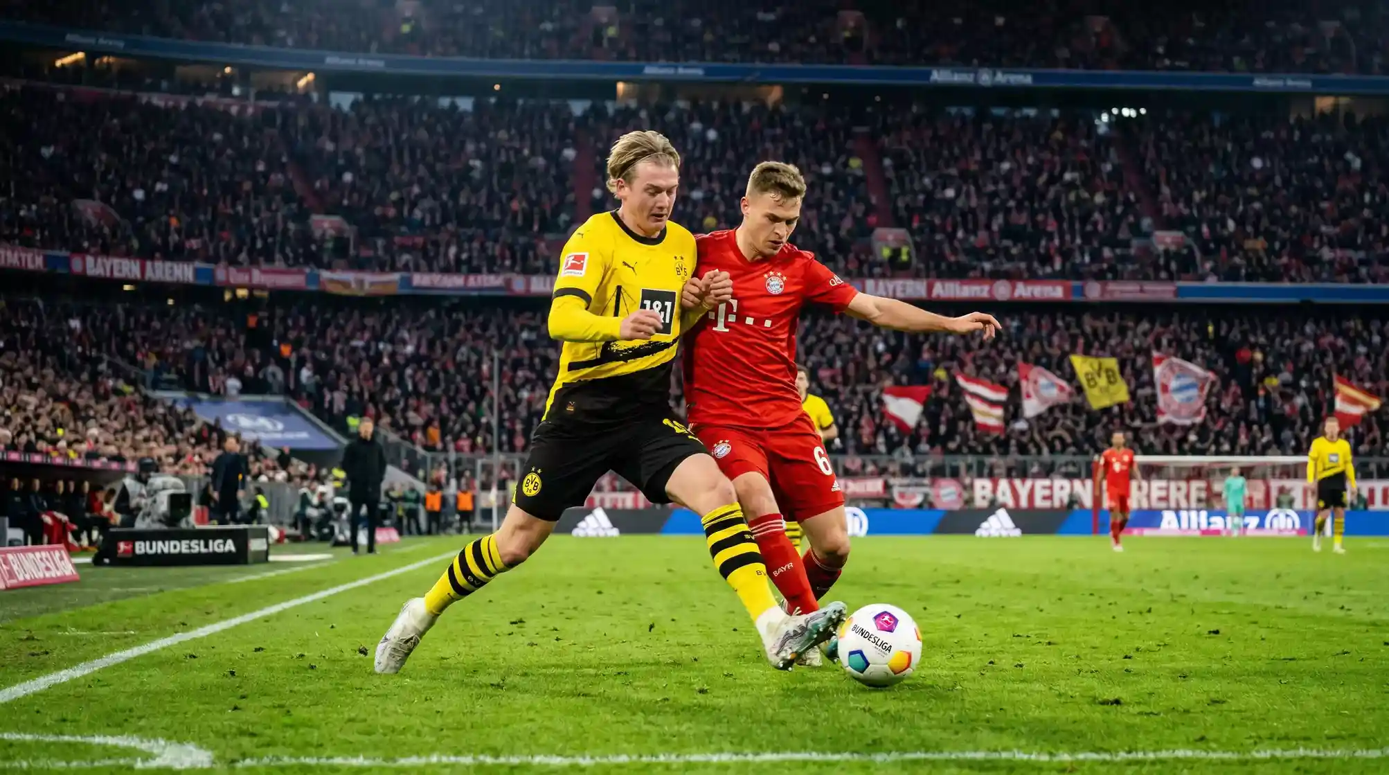 Accion en directo de un partido de Bundesliga con jugadores disputando el balon en el centro del campo