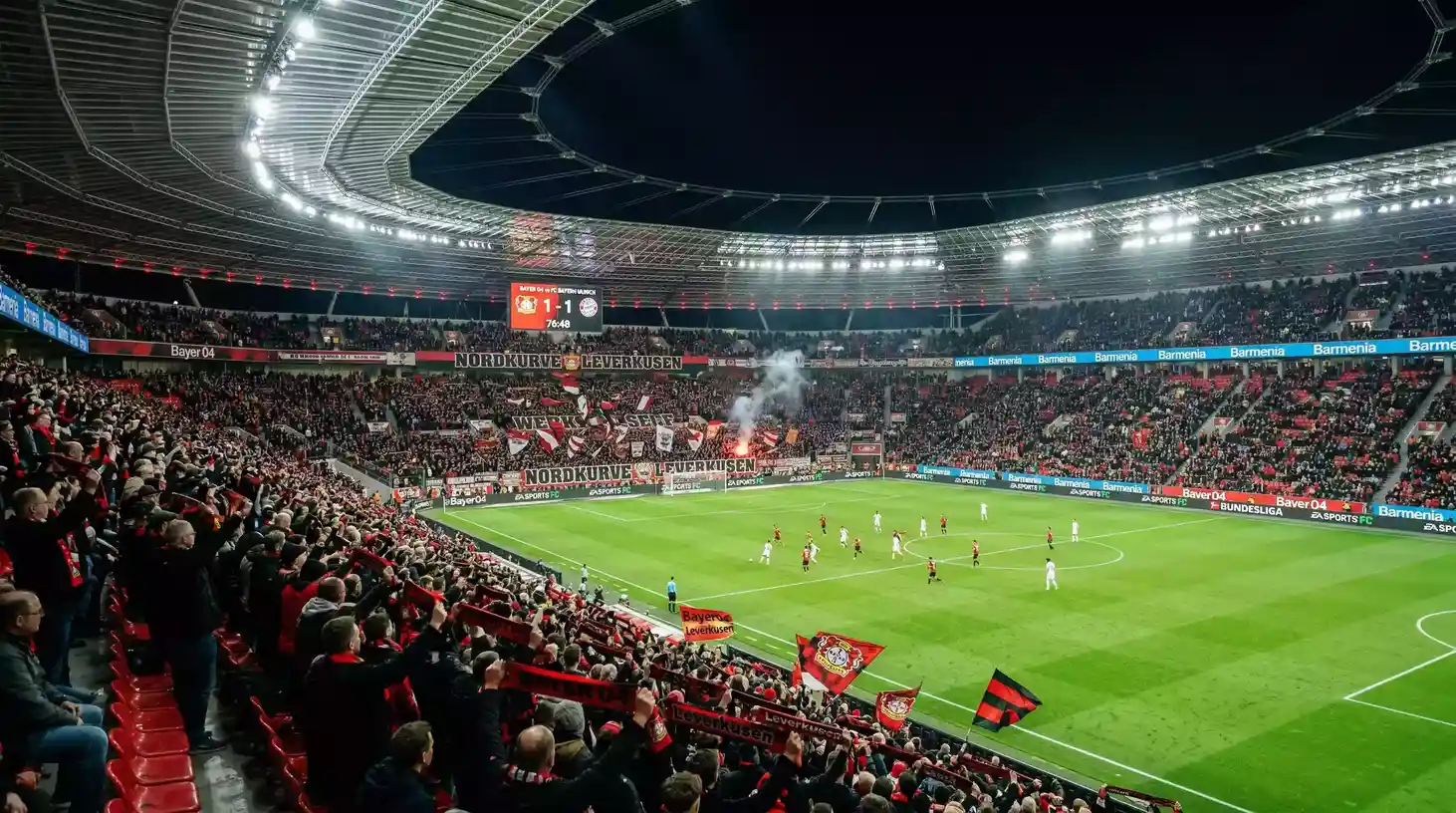BayArena del Bayer Leverkusen con el campo de juego y las gradas durante un partido de Bundesliga